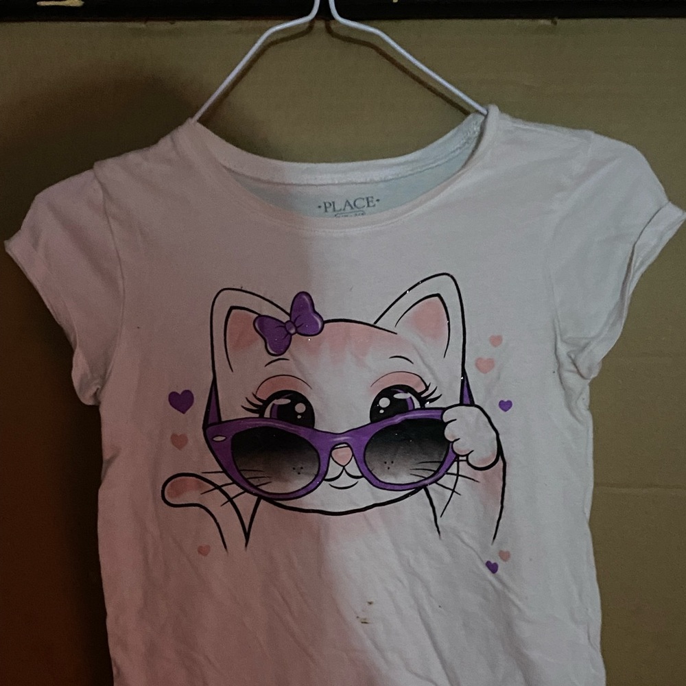 Place white crop top kitten in shades
